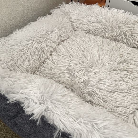 Fluffy Large cat bed - Picture 2 of 4
